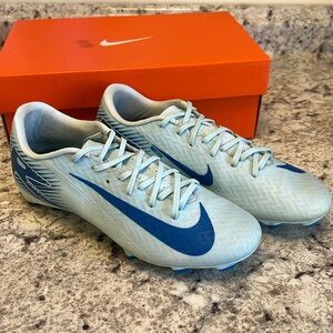 Nike Vapor 16 Academy Soccer Cleats